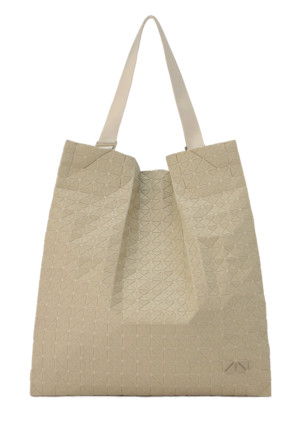 CART S ONE-TONE Tote Beige | ISSEY MIYAKE EU