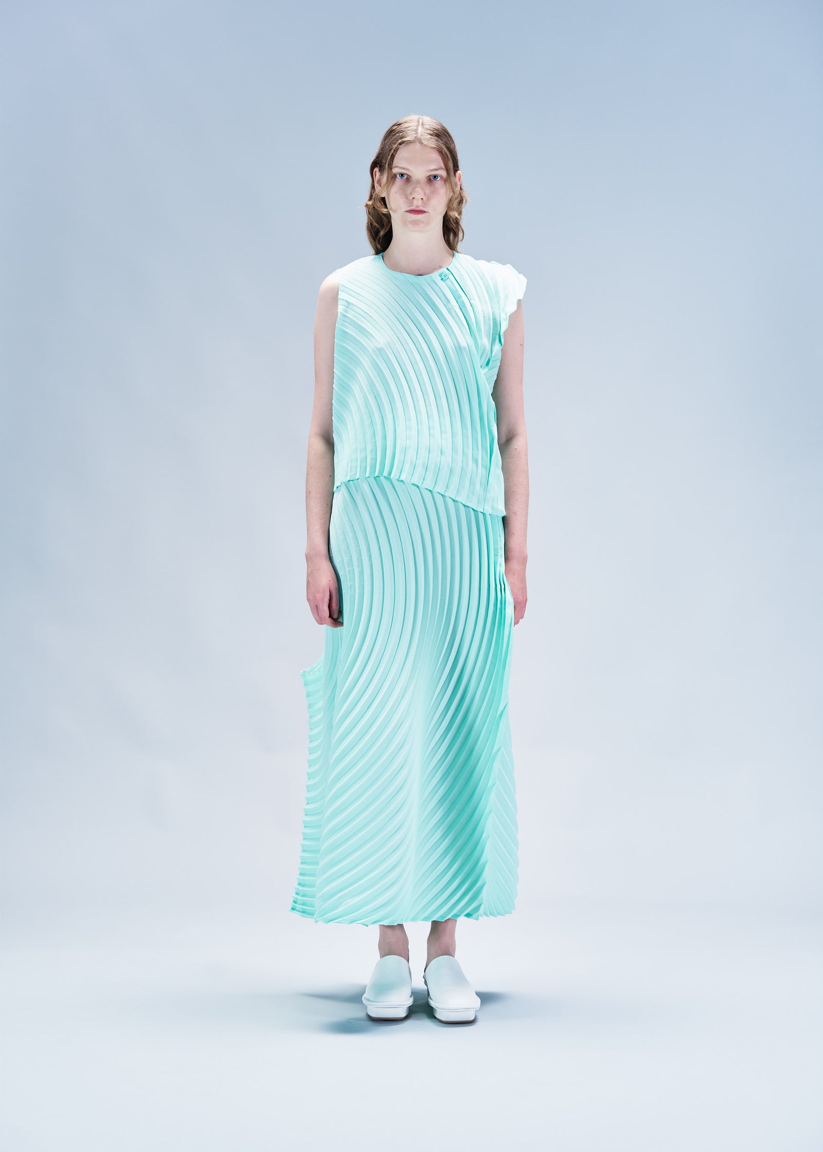 RESONANT PLEATS Shirt Light Grey | ISSEY MIYAKE EU