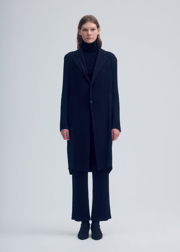 HATCHING PLEATS Coat Black