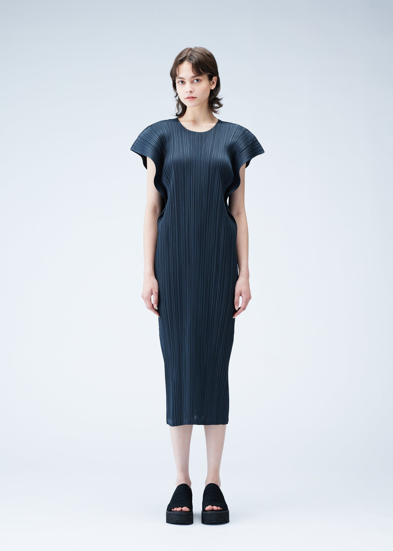 MONTHLY COLORS : MARCH Dress Mint Green | ISSEY MIYAKE EU
