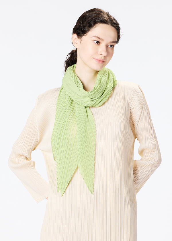 MONTHLY SCARF APRIL Stole Pale Green | ISSEY MIYAKE EU